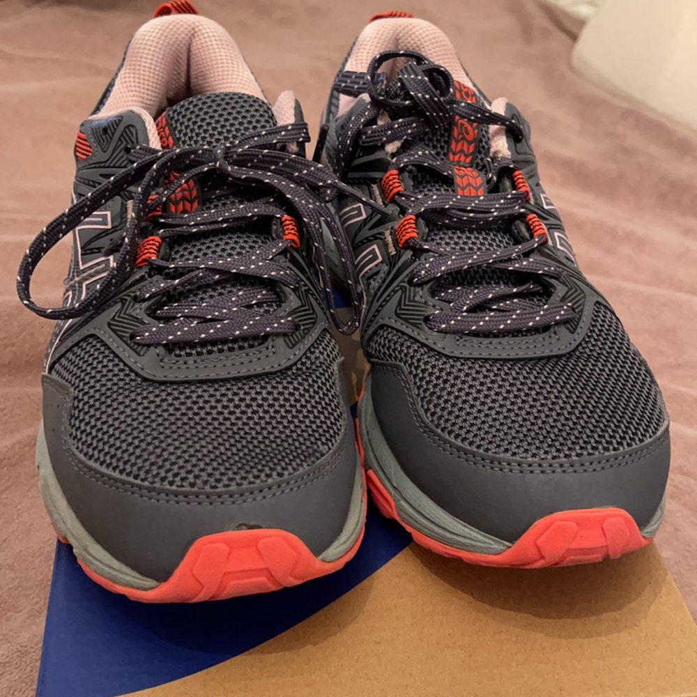 ASICS Gel venture 8 Great for Outdoors/Hiking